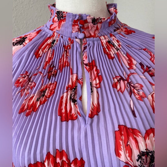 Floral Pleated Top - Picture 3 of 5